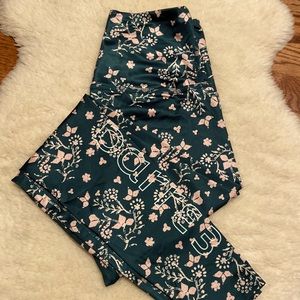 Barre3 X Beyond Yoga leggings